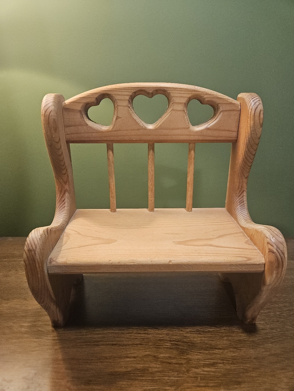 Natural Wood Heart-Back Plant Bench